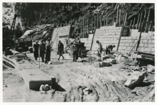 People involved in the construction of the Gerlos Alpine Road | © gerlos-alpenstrasse.at/Archiv