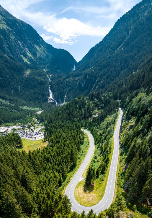 Aerial photograph of Gerlos Alpine Road and Krimml Waterfall  | © gerlos-alpenstrasse.at/Stabentheiner