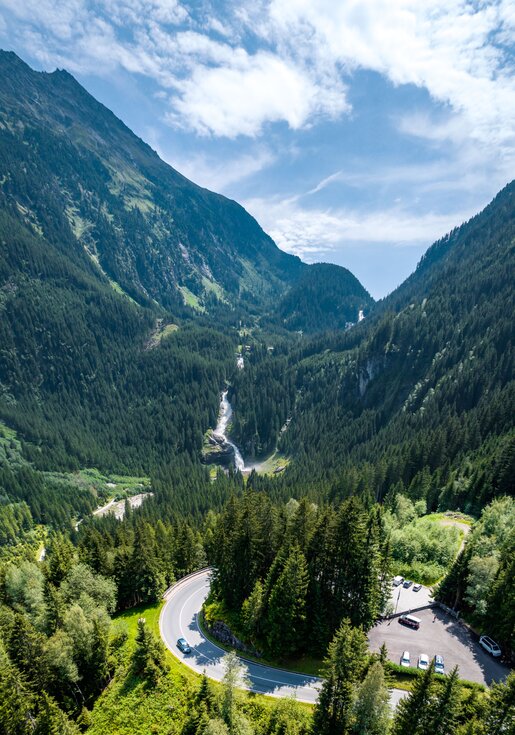 Gerlos Alpine Road, bend with a view of waterfalls | © gerlosstrasse.at/Michael Stabentheiner