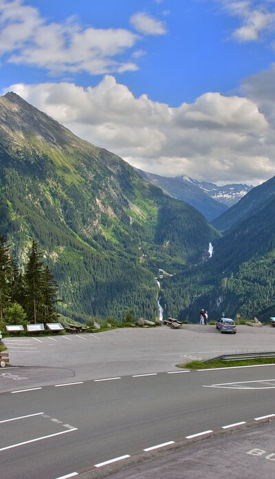 Gerlos Alpine Road, car park with a view of the waterfalls | © gerlosstrasse.at/Reifmueller